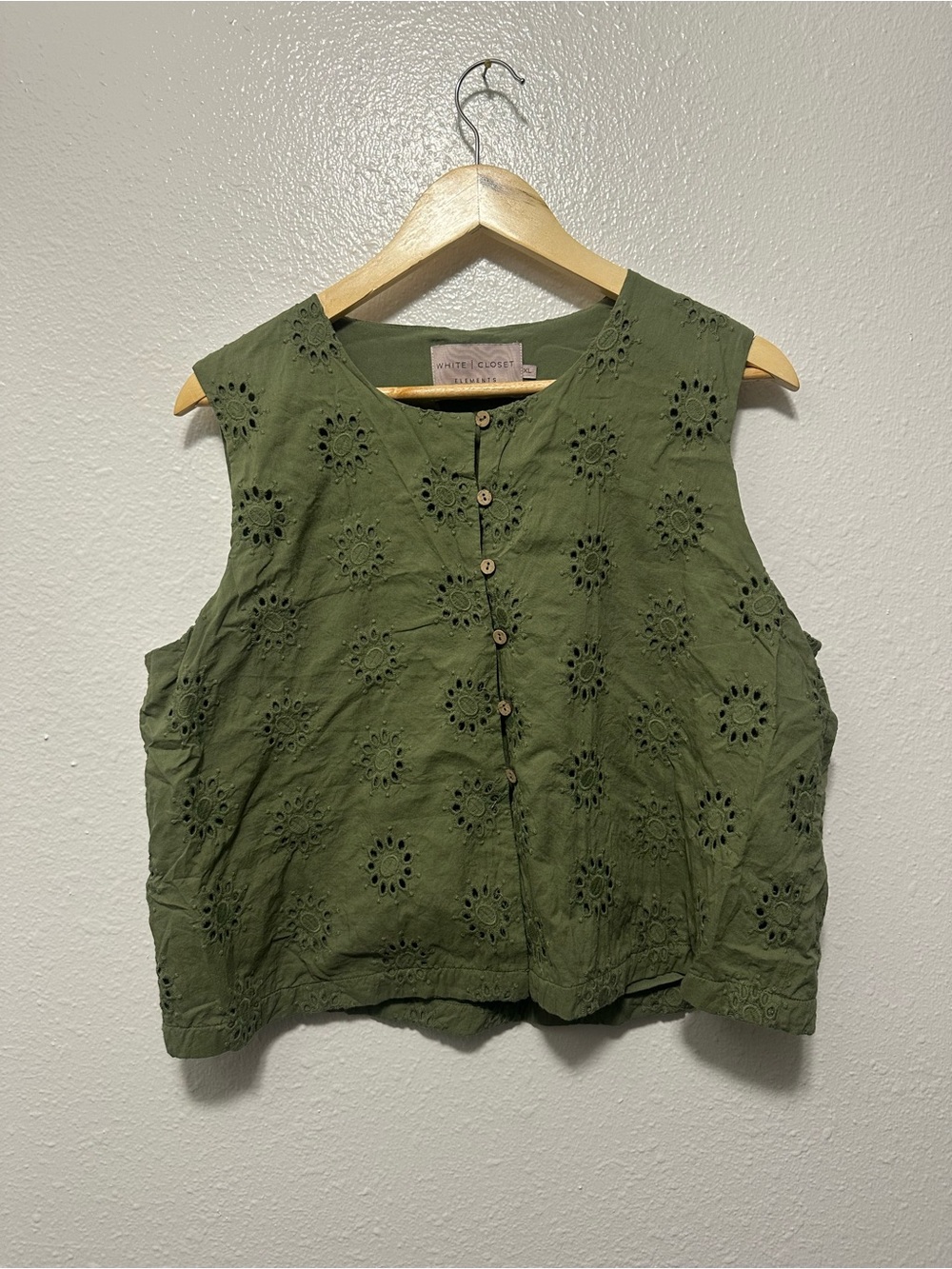 White Closet Elements Olive Eyelet Sleeveless Button-Front Top